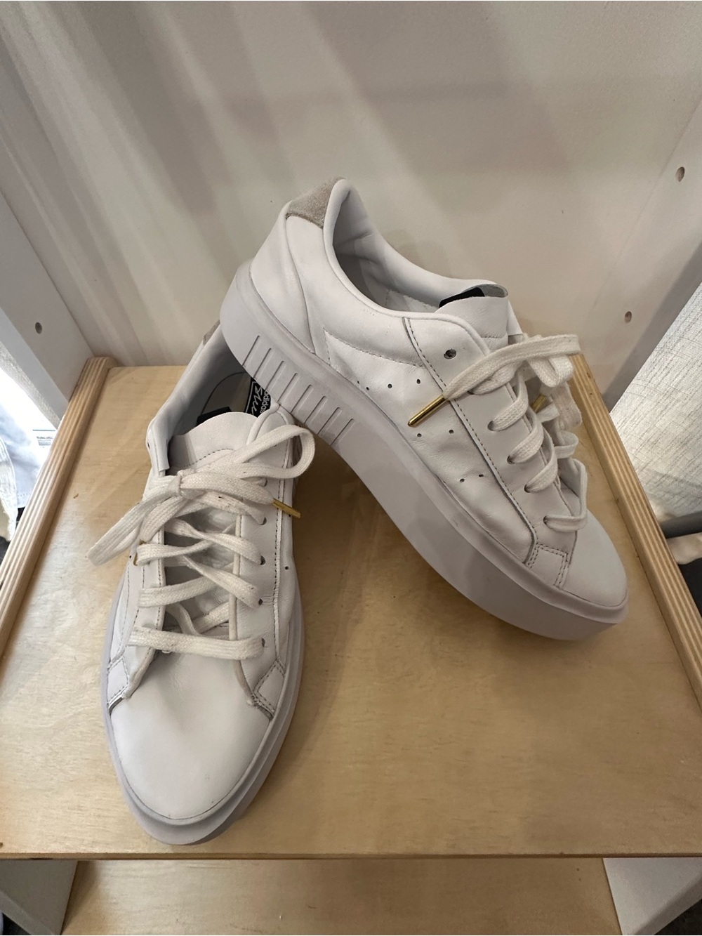 Adidas Women's Sleek Super Low-Top Platform Sneakers Sz 9